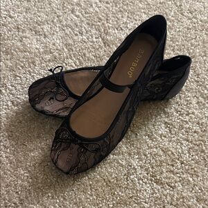 Bamboo Women's Black Lace Loafers
